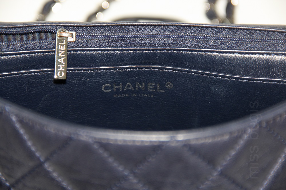 chanel classic hand bag
