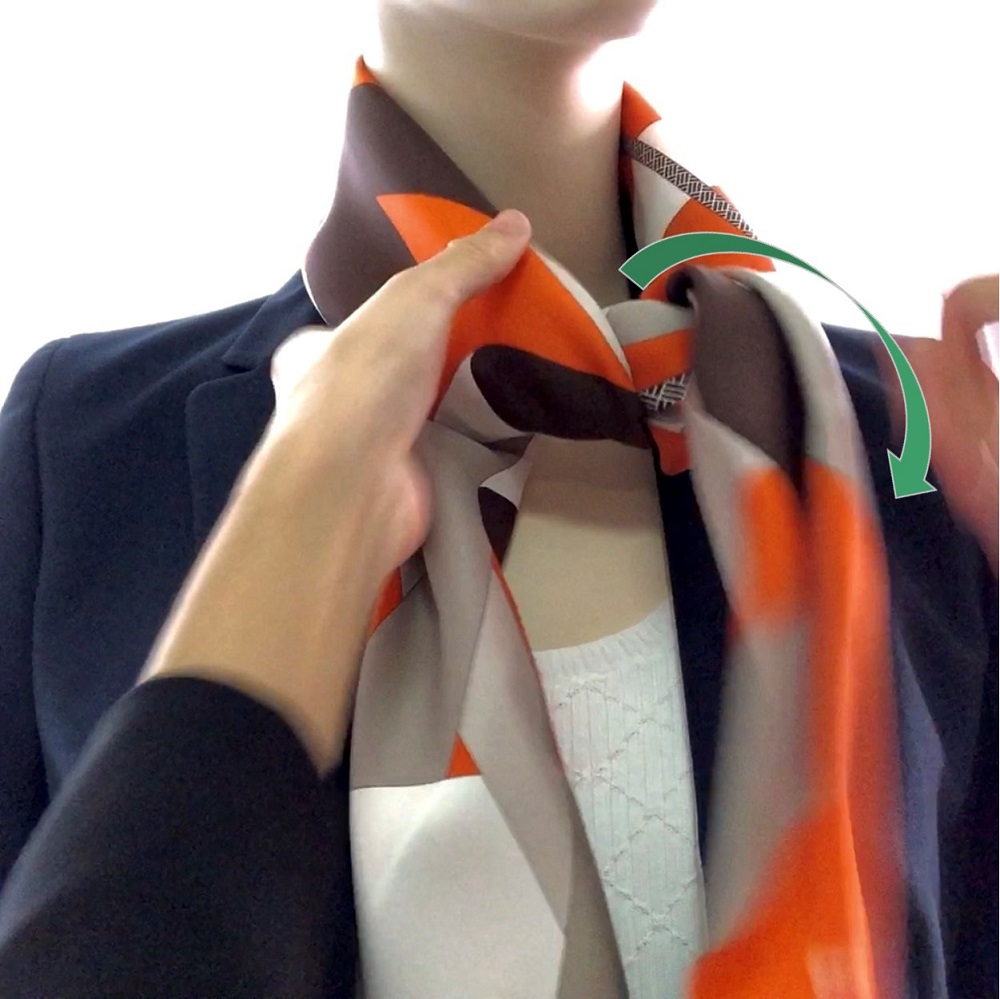 Hermes 90cm Silk Scarf Double Knot Square - Step 02