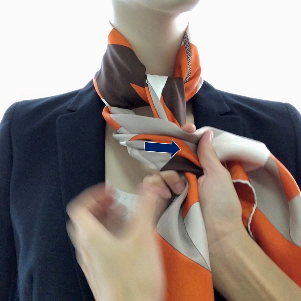 Hermes 90cm Silk Scarf Double Knot Square - Step 03