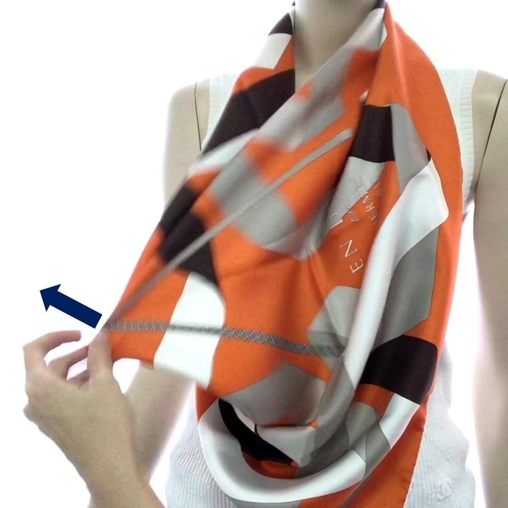 Step 4: Lightly pull the center of the scarf edge in front of your chest outward and let it drops naturally.