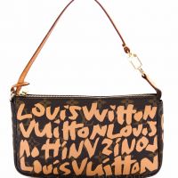 Louis vuitton graffiti pochette on sale